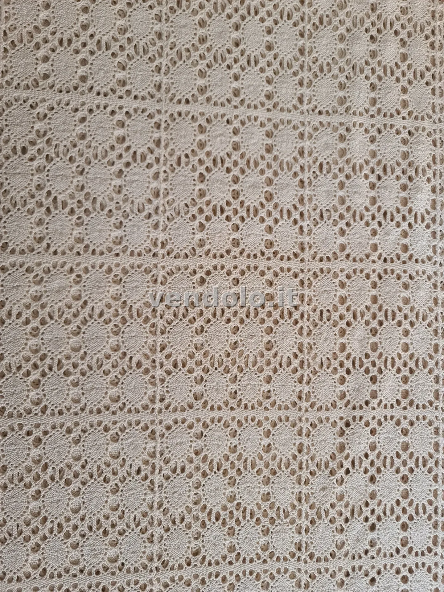 Copriletto matrimoniale all’uncinetto fatto a mano – 220×240 cm – modello Mani di Fata