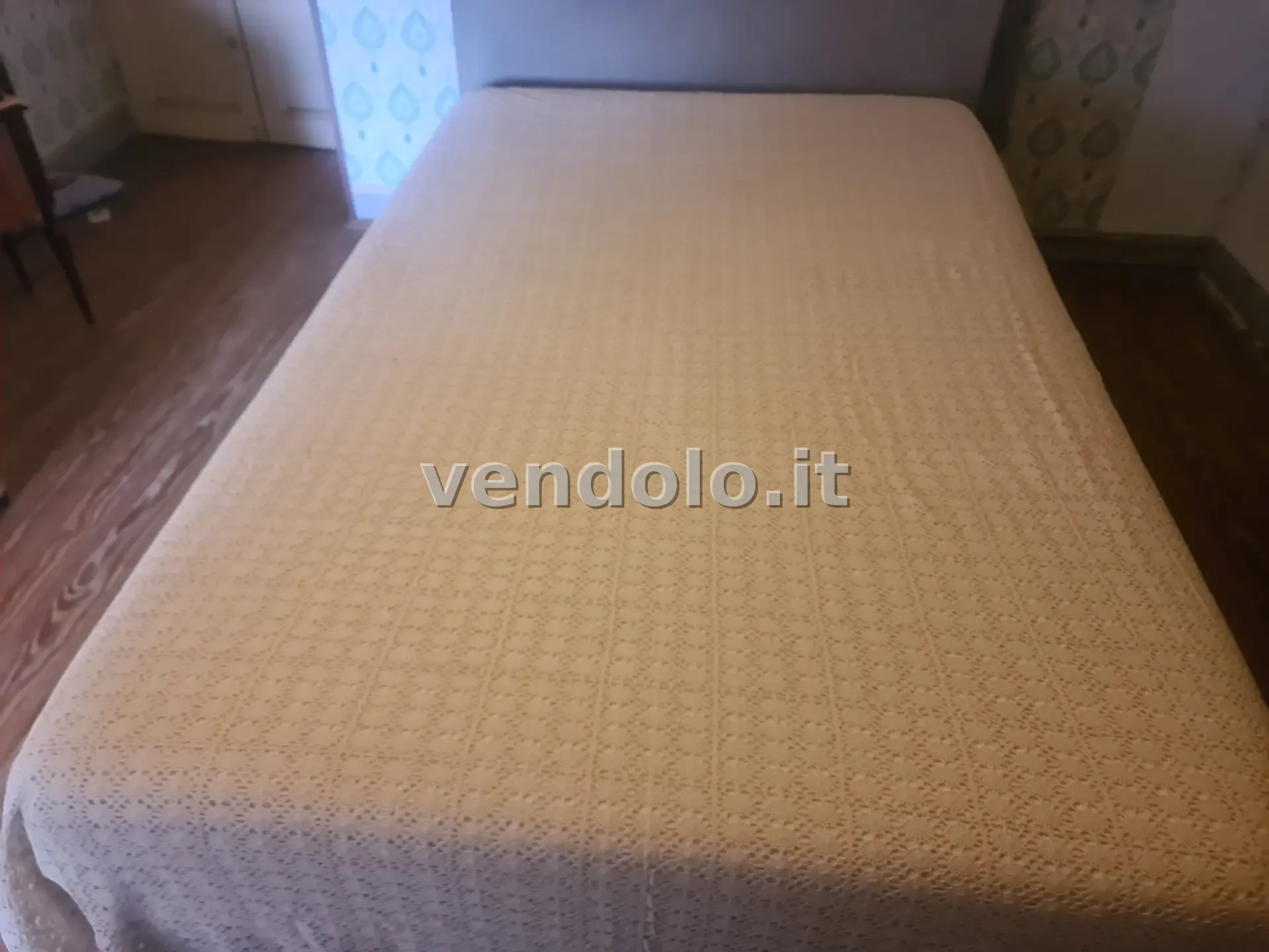 Copriletto matrimoniale all’uncinetto fatto a mano – 220×240 cm – modello Mani di Fata